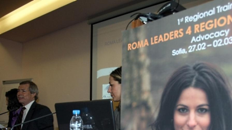 И посланикът на САЩ Джеймс Уорлик участва в срещата "Ромски лидери за регионално партньорство"