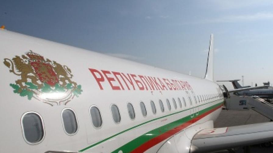 Трети самолет кацна с евакуирани българи от Либия