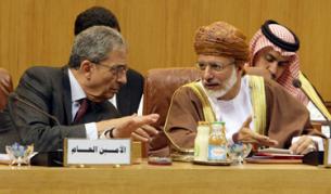 Външният министър на Оман (вдясно) на вчерашната среща в Кайро на външните министри от Арабската лига