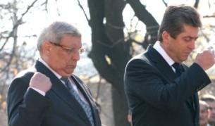 Президентът Георги Първанов и военният министър Аню Ангеловна панихидата на Архангелова задушница във Военния мавзолей-Костница на Софийските централни гробища миналата година