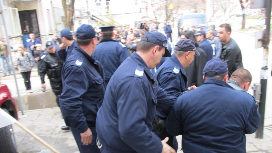 Барети използват сила срещу протестиращи в Русе