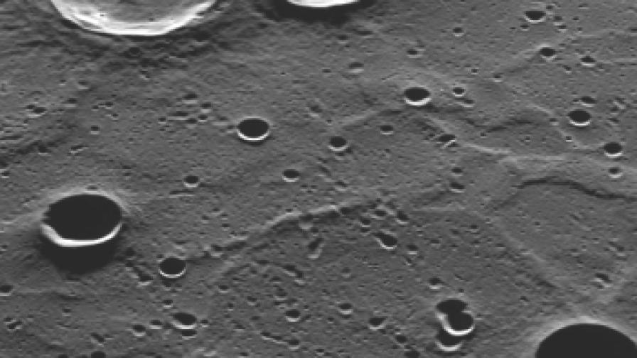"Месинджър" изпрати първи снимки от орбита около Меркурий