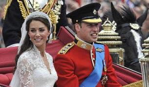Младоженците на път за Бъкингамския дворец
