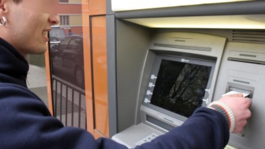 Българи точат банкомати и на френски бряг
