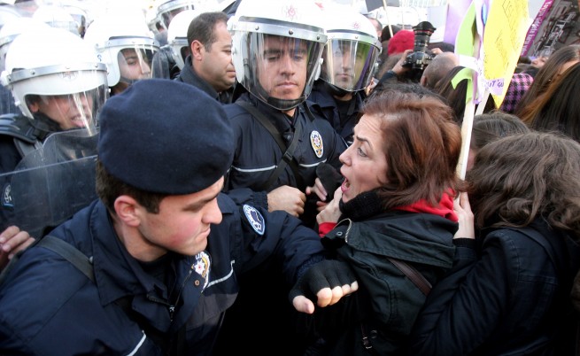 Строги присъди за насилие над жени в Турция