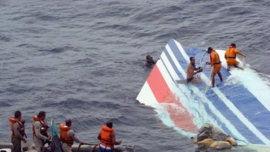 Нови разкрития за падналия самолет на "Ер Франс" през 2008 г. 