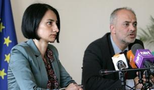 Тотю Младенов представи новата си заместничка Деяна Костадинова