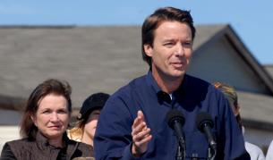 Джон Едуардс със съпругата си през 2008 г.