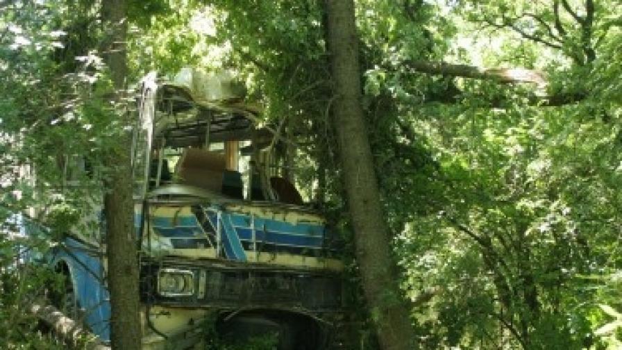 Катастрофата, при която автобус "Чавдар" уби 18 души, се случи преди две години по време на традиционния събор за Спасовден на връх Бакаджика