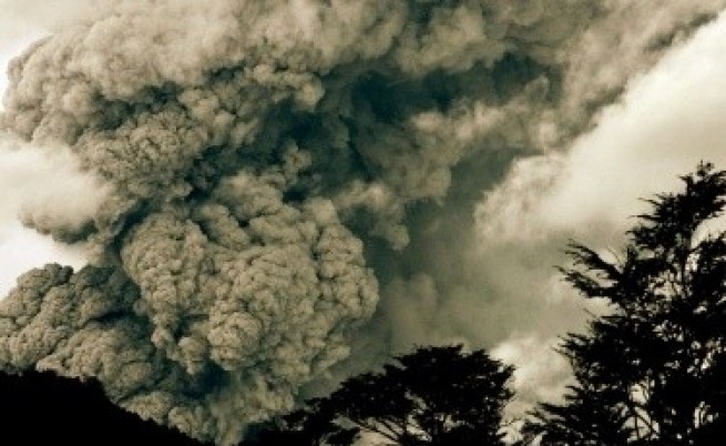 Вулкан отново спря самолетни полети в Чили