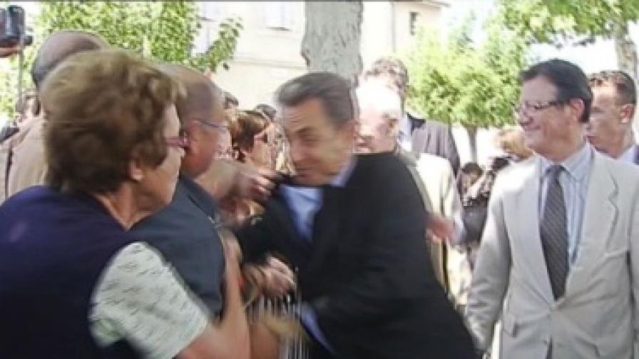 Млад мъж нападна френския президент Никола Саркози