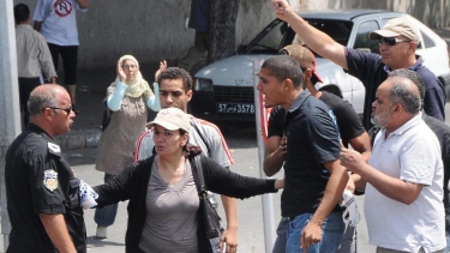 Вълна от насилие в Тунис цели да спре изборите