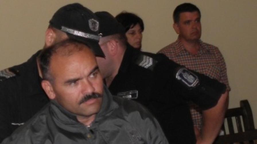 Полицаят Васил Бойчев, осъден за изнасилване на съседката си Роза Манова