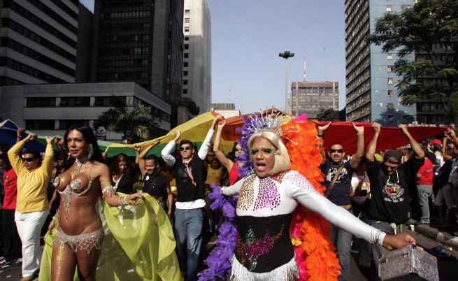 Напрежение, след като евангелисти издействаха хетеросексуален парад в Сао Пауло