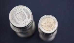 "Ню Йорк таймс": Готви се обвързване на швейцарския франк с еврото