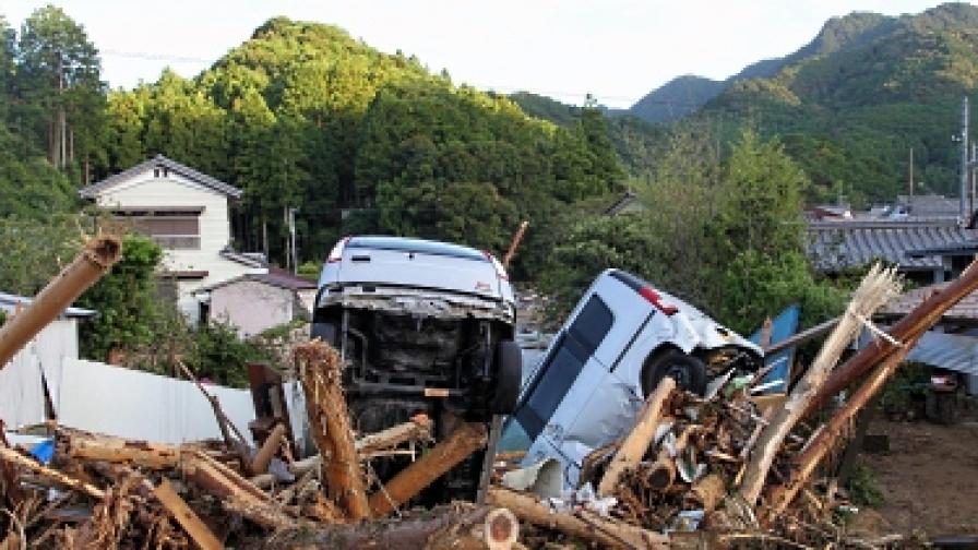Жертвите на тайфуна Талас в Япония вече са над 100