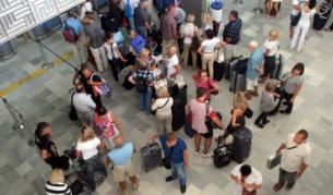 Русия си прибра 130 души със самолет 