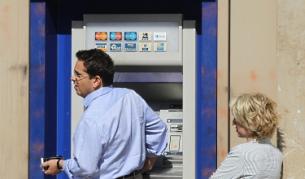 Ножица от 20% за заплатите на държавните служители в Гърция