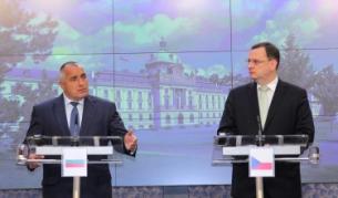 Премиерите на България и на Чехия Бойко Борисов и Петър Нечас на съвместната им пресконференция
