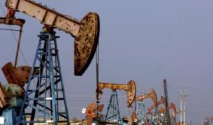 Петролът се срина под 100 долара в Европа