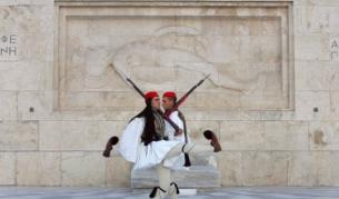 Войници пред парламента в Атина