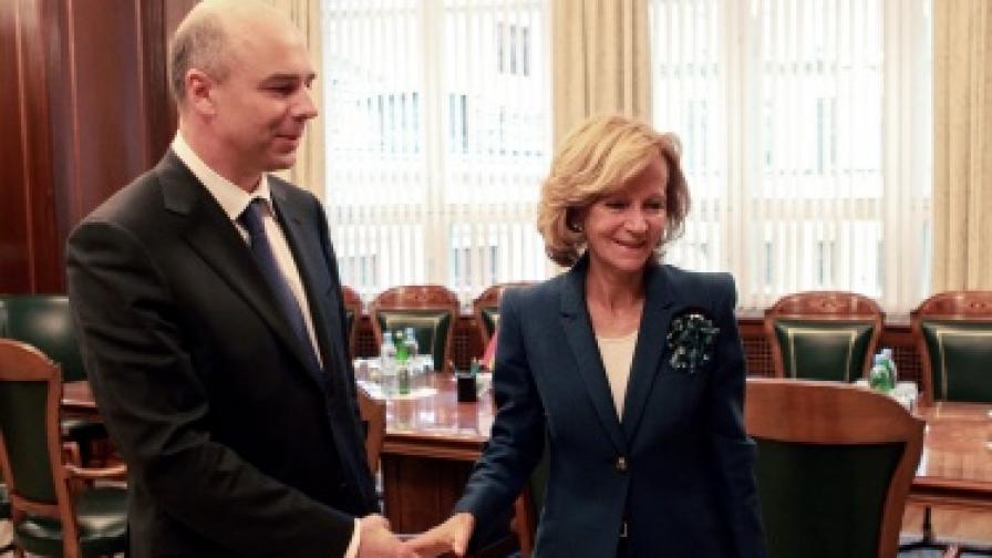 Испанският министър на икономиката и финансите Елена Салгадо разговаря в Москва с руския финансов министър Антон Силуанов