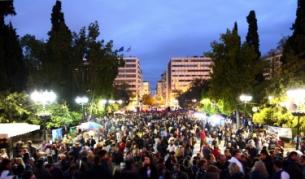 През уикенда хиляди гърци отново бяха по улиците на Атина, което съвпадна със световните протести срещу корпоративната алчност и мерките за икономии