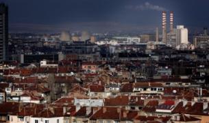 Цените на жилищата продължават да падат