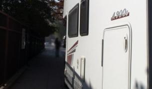 В каравана близо до офис на една от фирмите на бандата са открити огромно количество документи, свързани с престъпната дейност