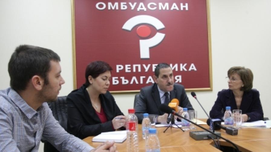 Националният омбудсман Константин Пенчев се срещна с представители на студентите от Пловдив, обърнали се с призив към институциите