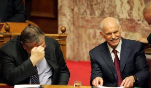 Папандреу оцеля, търси коалиционни партньори