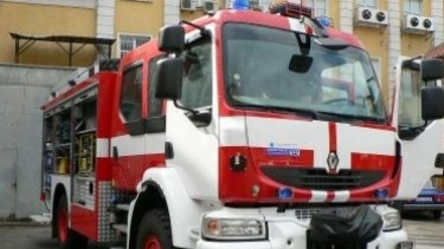 Двама души загинаха при пожар в София
