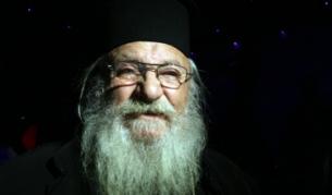 Основателят на дома за сираци "Свети Николай" в Нови Хан отец Иван Иванов