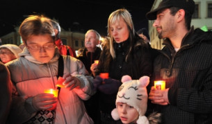 Граждани на Цвикау мълчаливо протестират срещу неонацистите в Германия