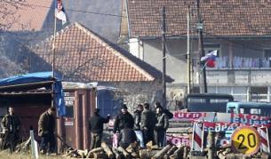 Сърбите издигат барикади на пътищата, водещи до граничните пунктове