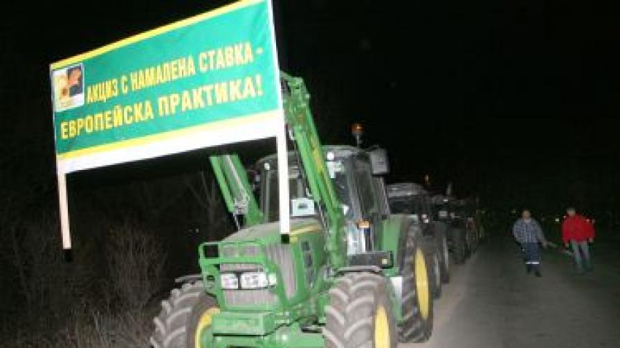 Тракторите тръгнаха към София