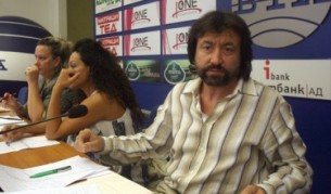 Николай Банев и Евгения Банева през 2009 г. на пресконференция на тема "Истината за прилежащите терени на комплекс "Русалка"