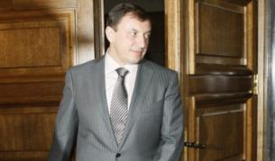 Алексей Петров влиза в съдебната зала