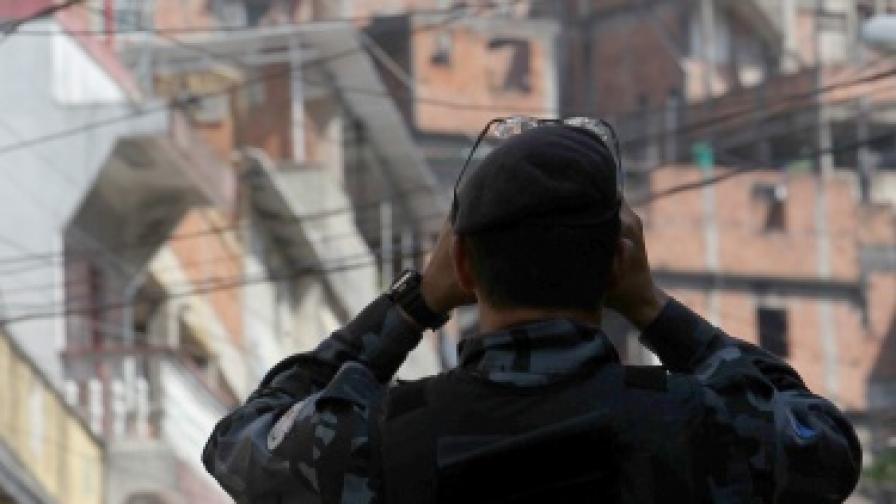 Бразилия: Армия срещу стачкуващи полицаи