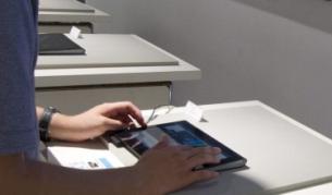 САЩ ще минават на електронни учебници