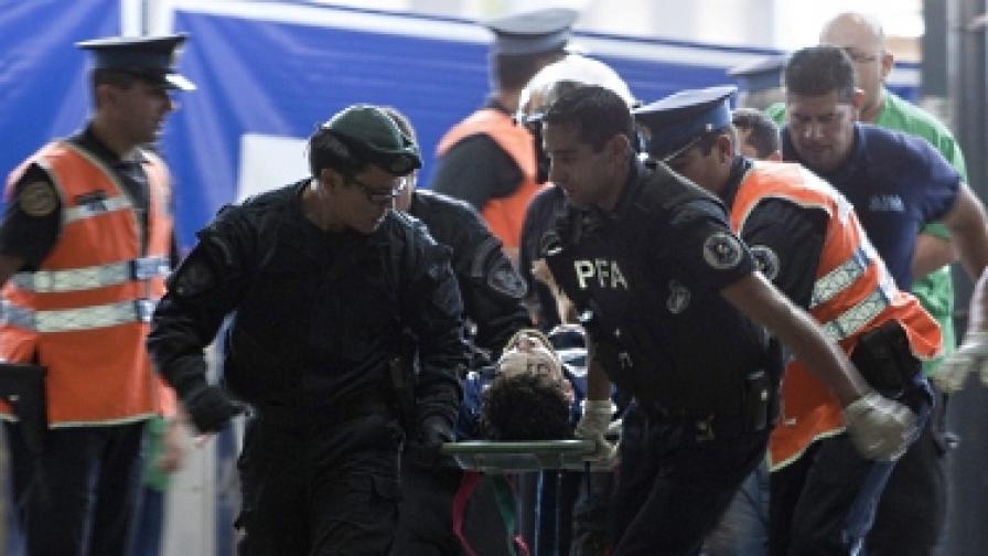Десетки загинаха при влакова катастрофа в Буенос Айрес
