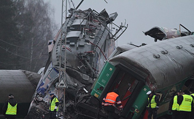 Зловеща железопътна катастрофа взе 16 жертви в Полша