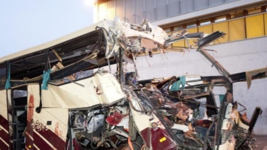 22 деца загинаха при автобусна катастрофа в Швейцария 