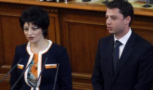 Новоизбраните министри на здравеопазването и на икономиката Десислава Атанасова и Делян Добрев полагат клетва