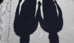 Словенците решават дали гей двойки да осиновяват деца