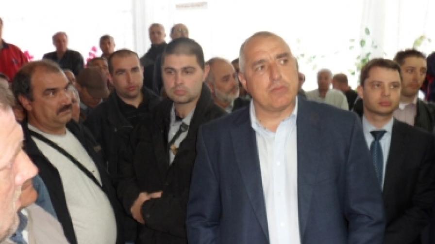 Премиерът Бойко Борисов се срещна с протестиращите от 26 дни работници в ОЦК Кърджали
