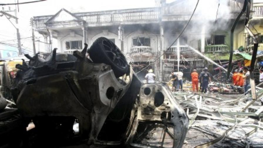 Седем души загинаха при експлозии в Тайланд