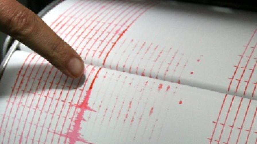 Още две силни земетресения на остров Суматра