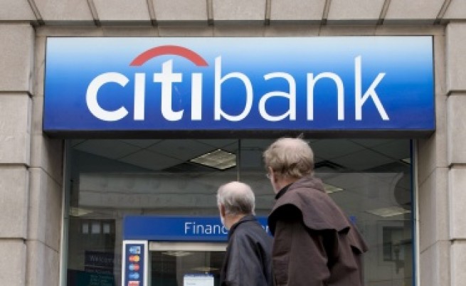 Пликове с бял прах за банки и медии в САЩ