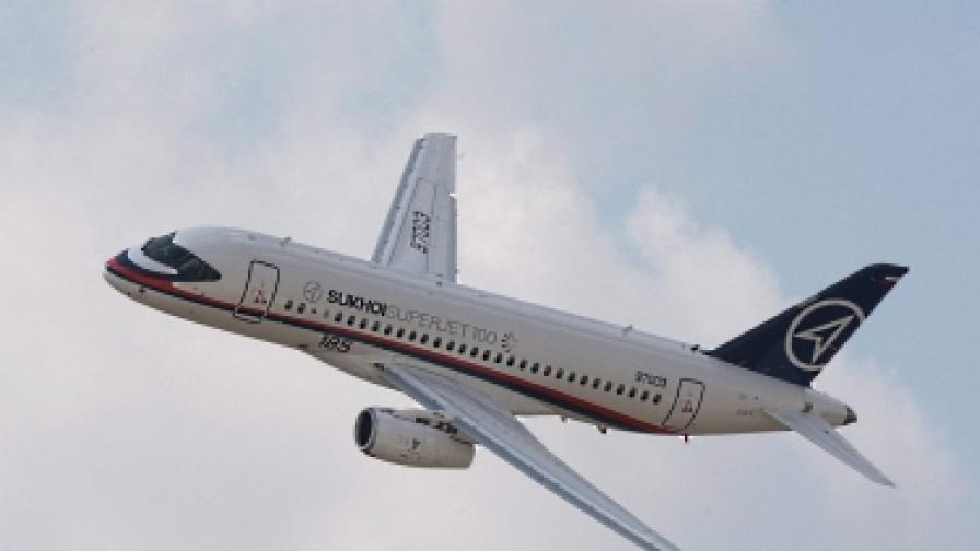 Руски пътнически самолет изчезна над о-в Ява